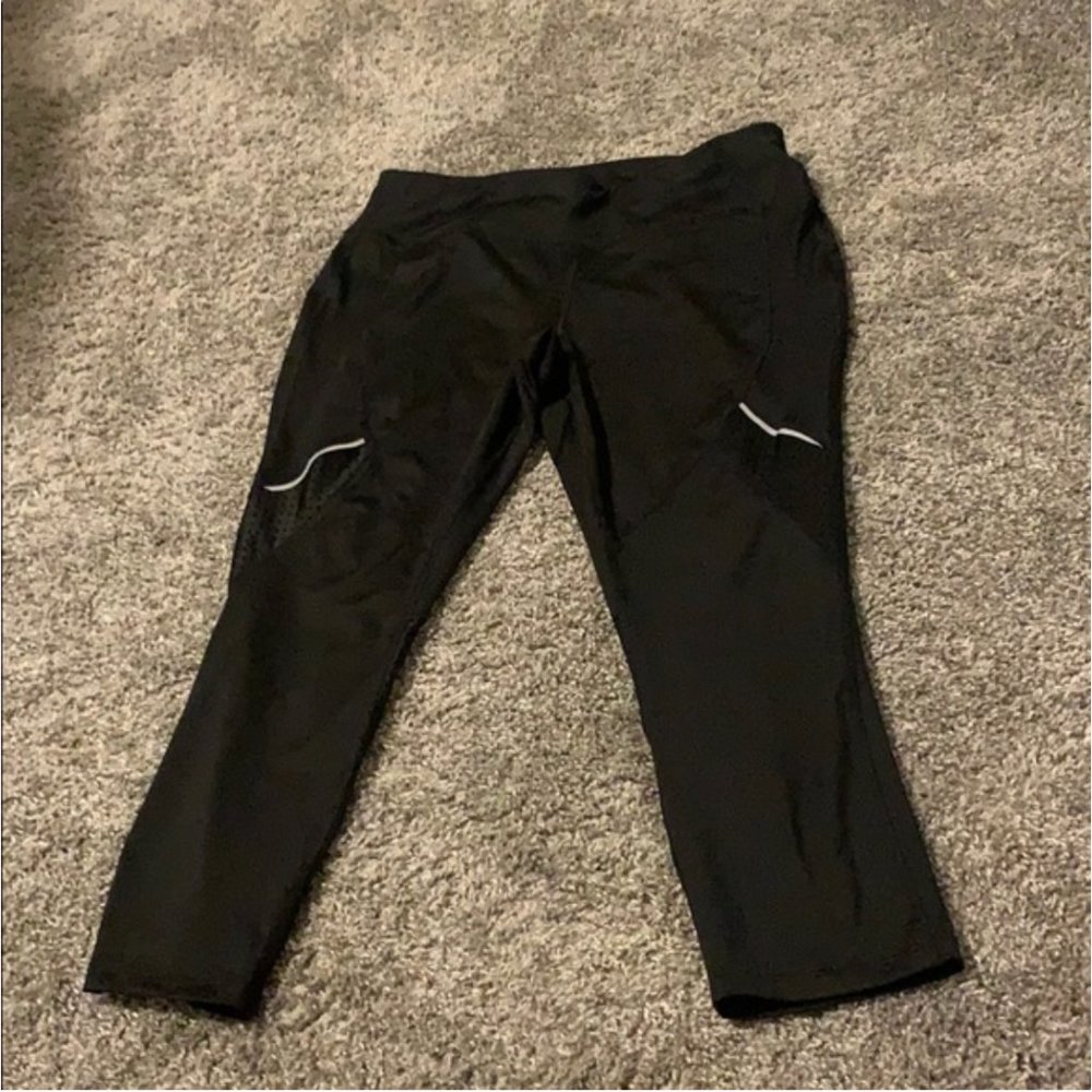 ✨Black AVÍA crop leggings with detail